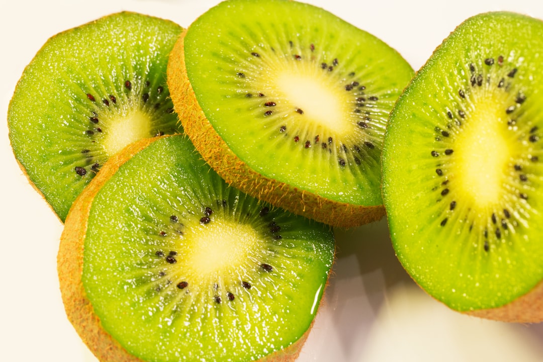 Kiwifruit - sliced green and red fruit