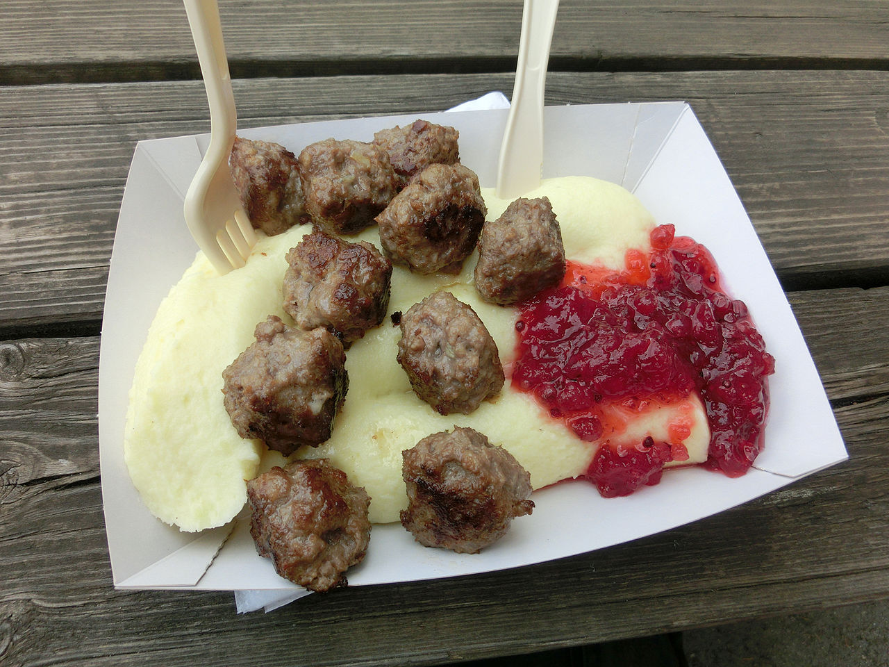 Lingonberry - Meatballs and mashed potato with lingonberry jam from a snack bar in Falköping, Västra Götaland County, Sweden.