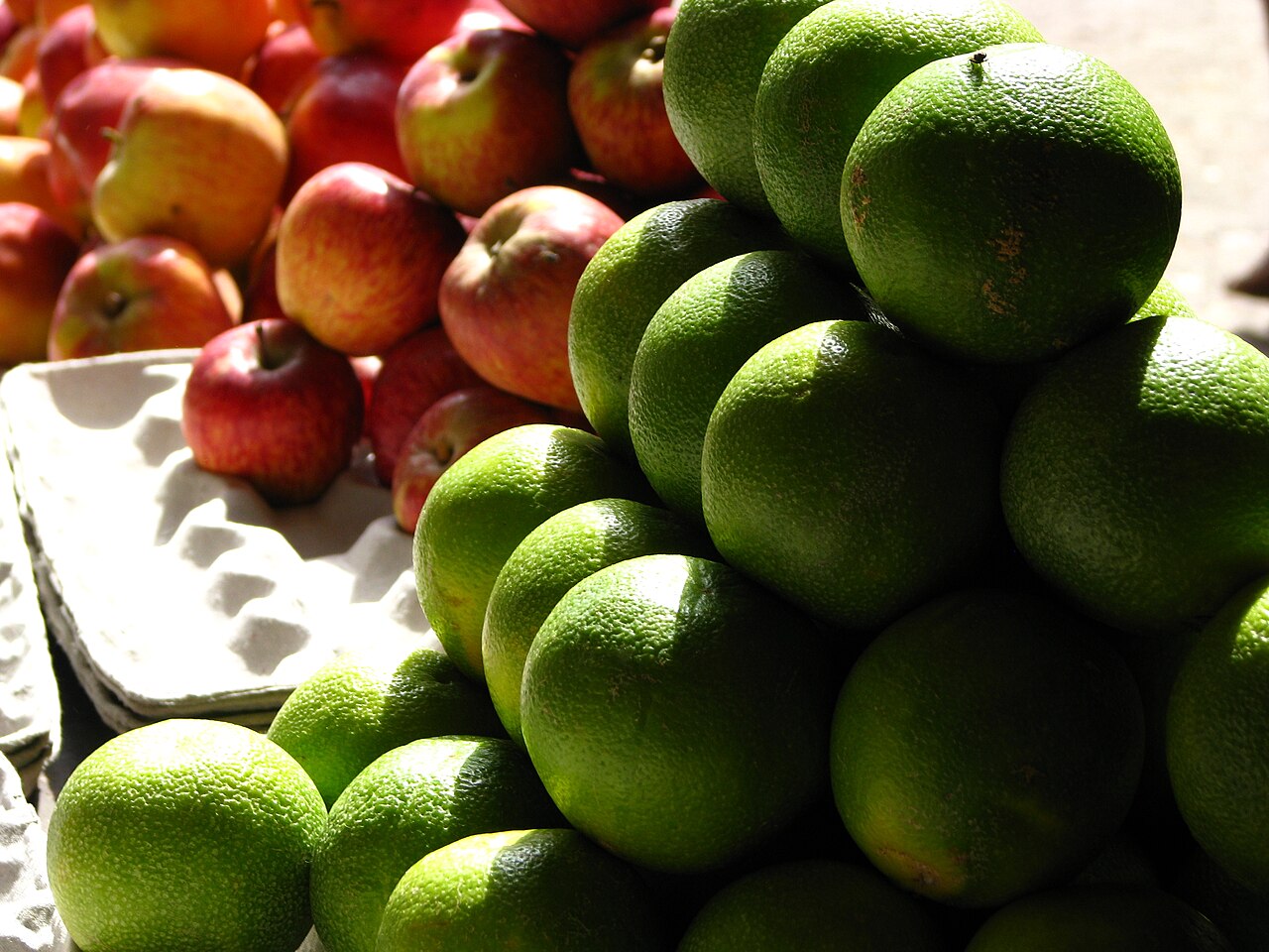 Sweet Lime - India - Koyambedu Market - Sweet Lime &amp; Apples